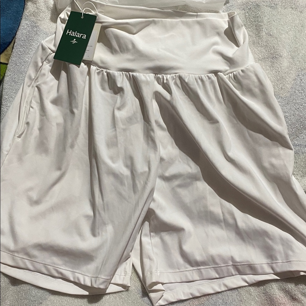 HALARA Classic White Shorts